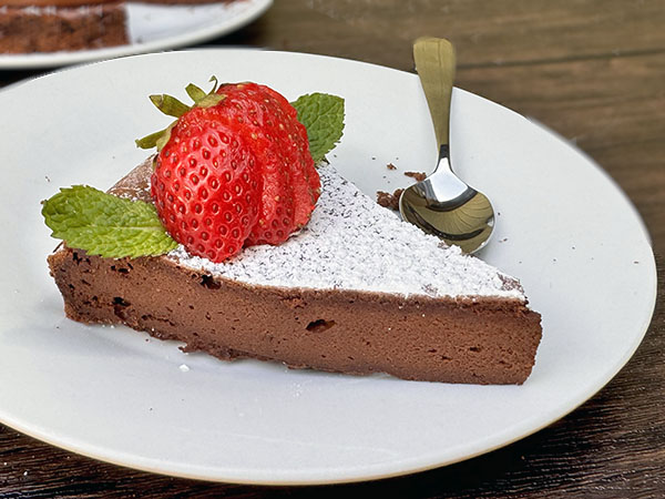 Easy 3-Ingredient Blender Chocolate Cake (Flourless)