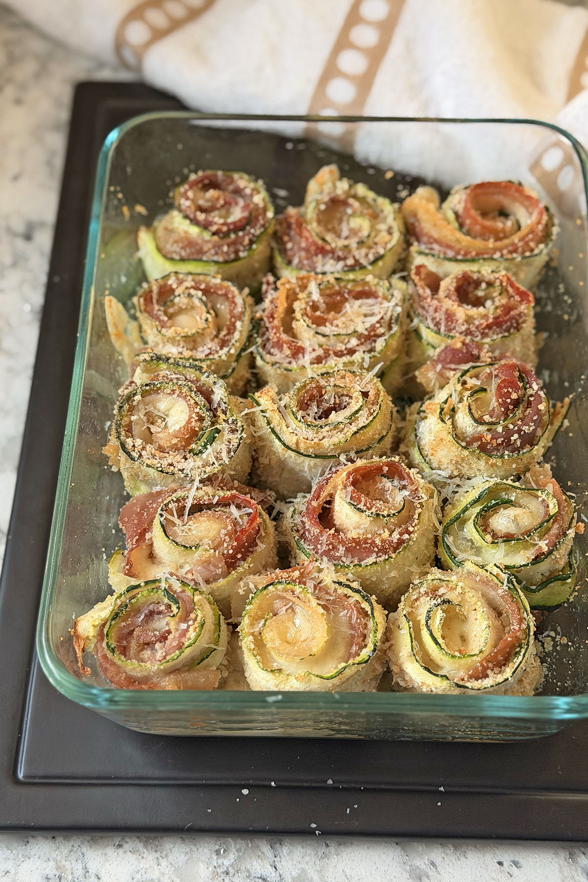 Oven-Baked Zucchini Roll-Ups with Prosciutto and Cheese