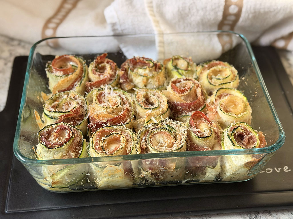 Oven-Baked Zucchini Roll-Ups with Prosciutto and Cheese