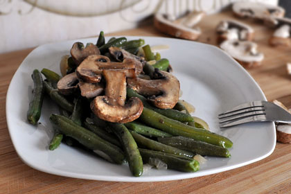 Green Beans with Mushrooms and Onions